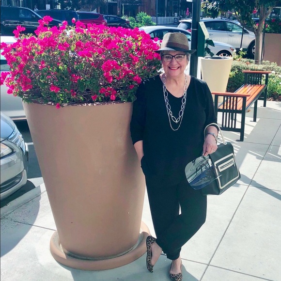 Hello! Welcome to my closet! - Picture 2 of 4